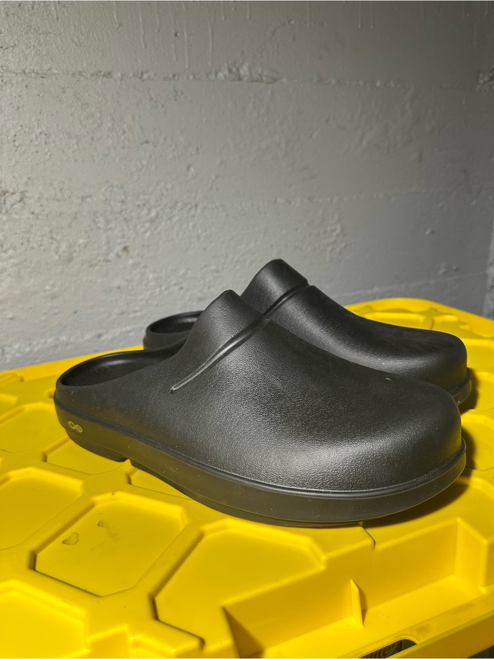 OOFOS Black Slip-On Recovery Clog